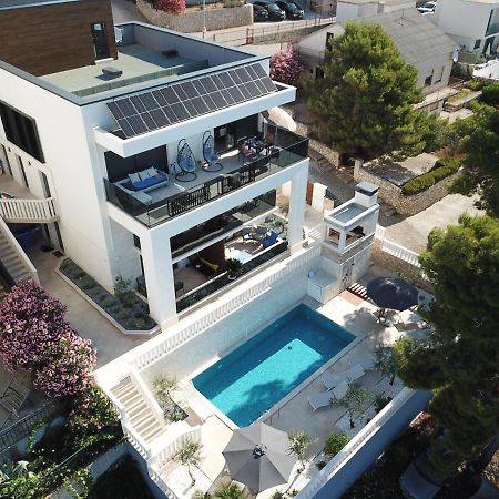 Luxury Beachfront Villa Carlisa Ciovo Bagian luar foto