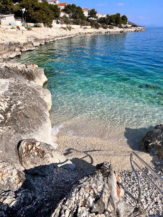 Luxury Beachfront Villa Carlisa Ciovo Bagian luar foto