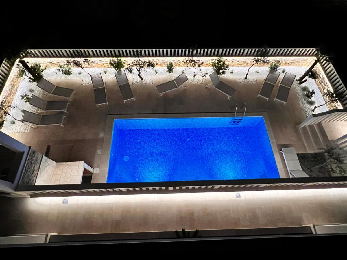 Luxury Beachfront Villa Carlisa Ciovo Bagian luar foto
