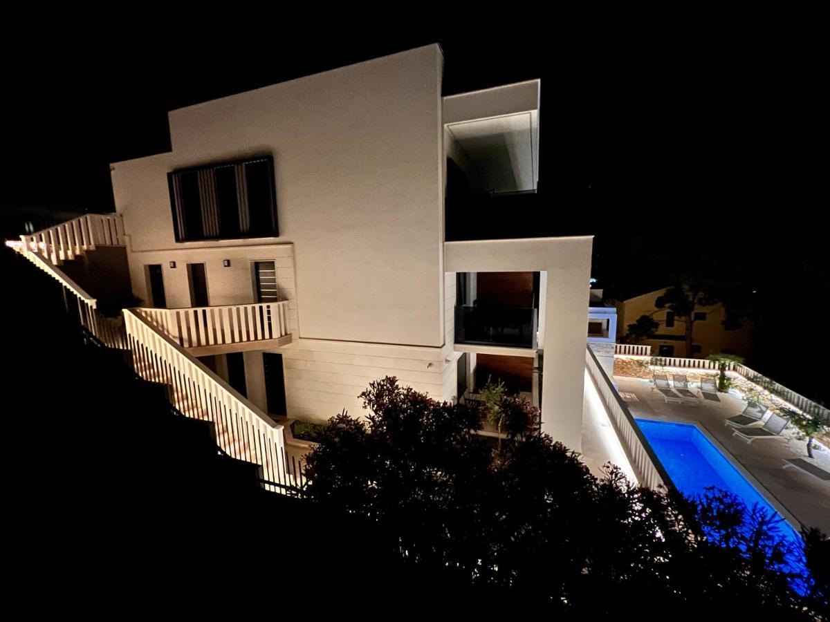 Luxury Beachfront Villa Carlisa Ciovo Bagian luar foto
