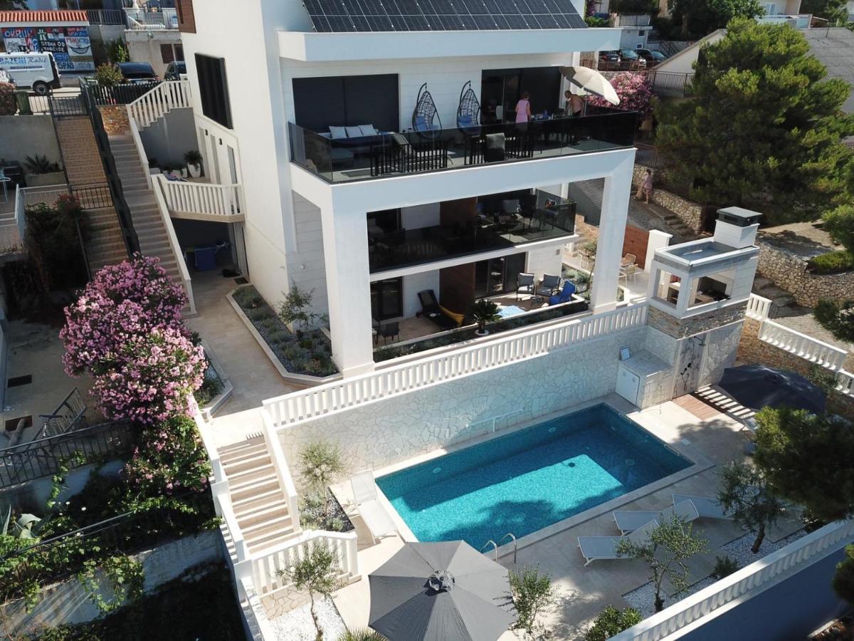 Luxury Beachfront Villa Carlisa Ciovo Bagian luar foto