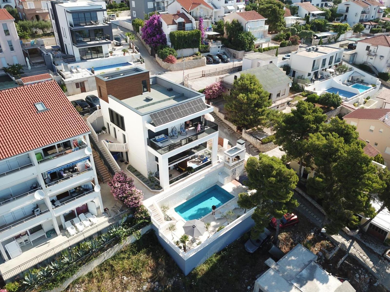 Luxury Beachfront Villa Carlisa Ciovo Bagian luar foto