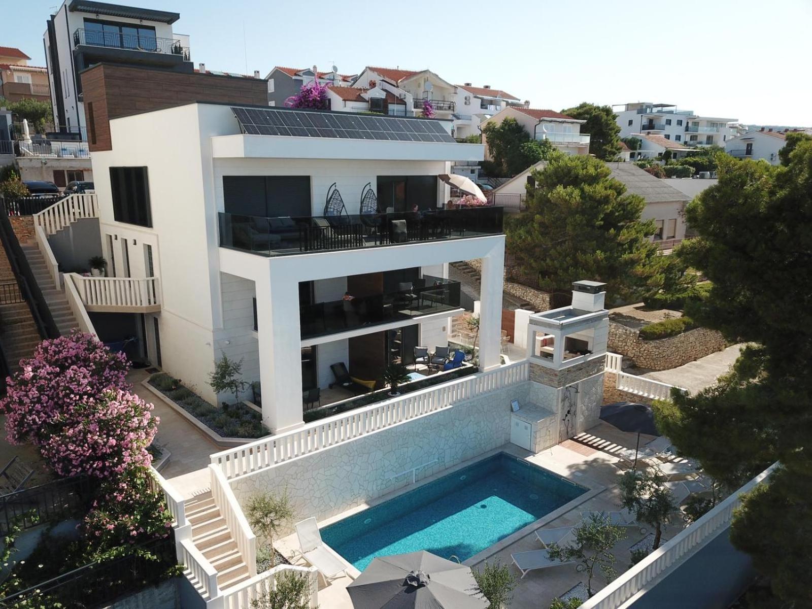 Luxury Beachfront Villa Carlisa Ciovo Bagian luar foto
